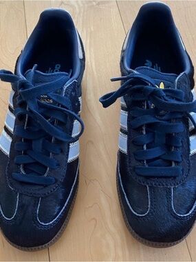 Adidas Women’s Navy Blue Samba Classic Sneakers